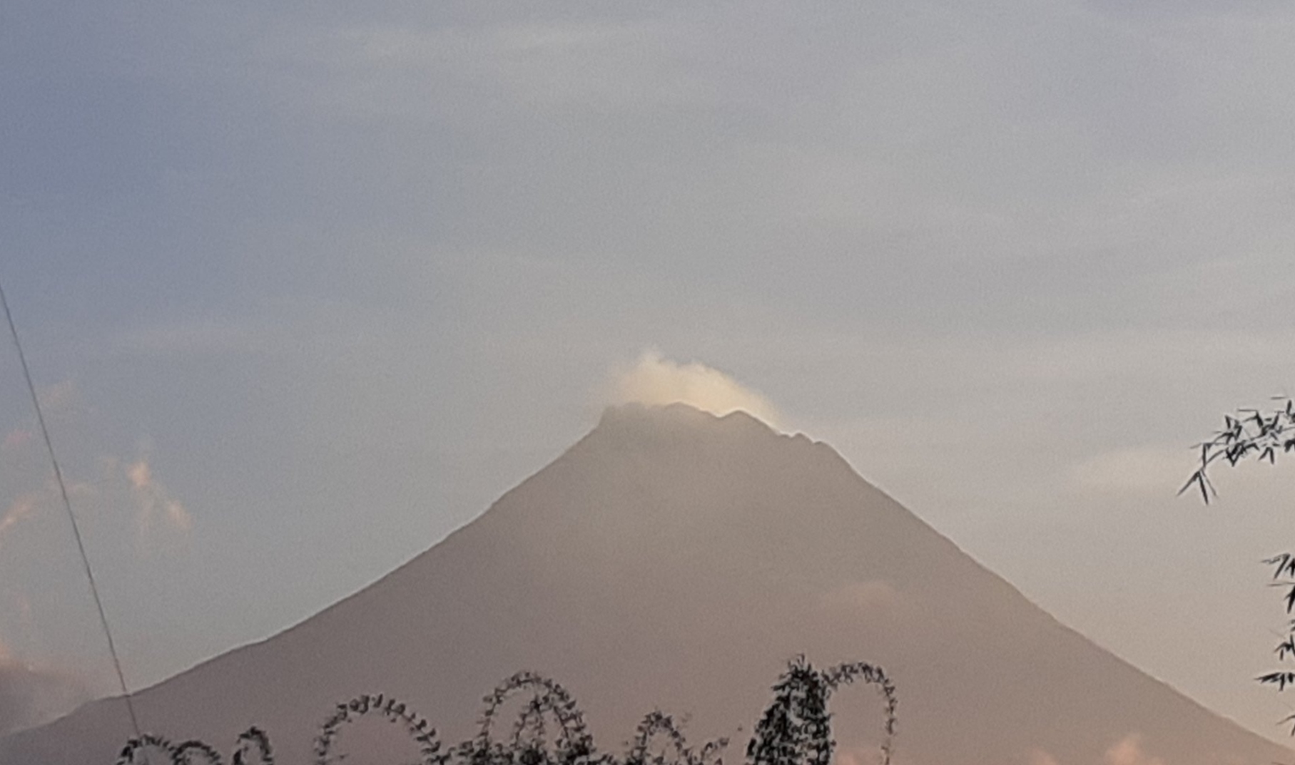 Bpptkg Gunung Merapi Alami Gempa Guguran Kali Klikers Indonesia