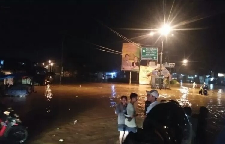 Banjir Landa Lima Kecamatan Di Kabupaten Bandung, 209 Orang Mengungsi ...